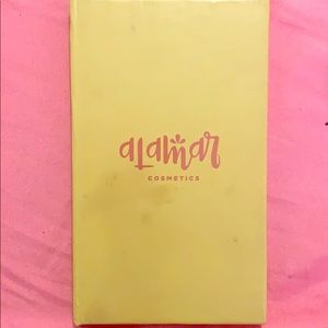 Alamar eyeshadow palette